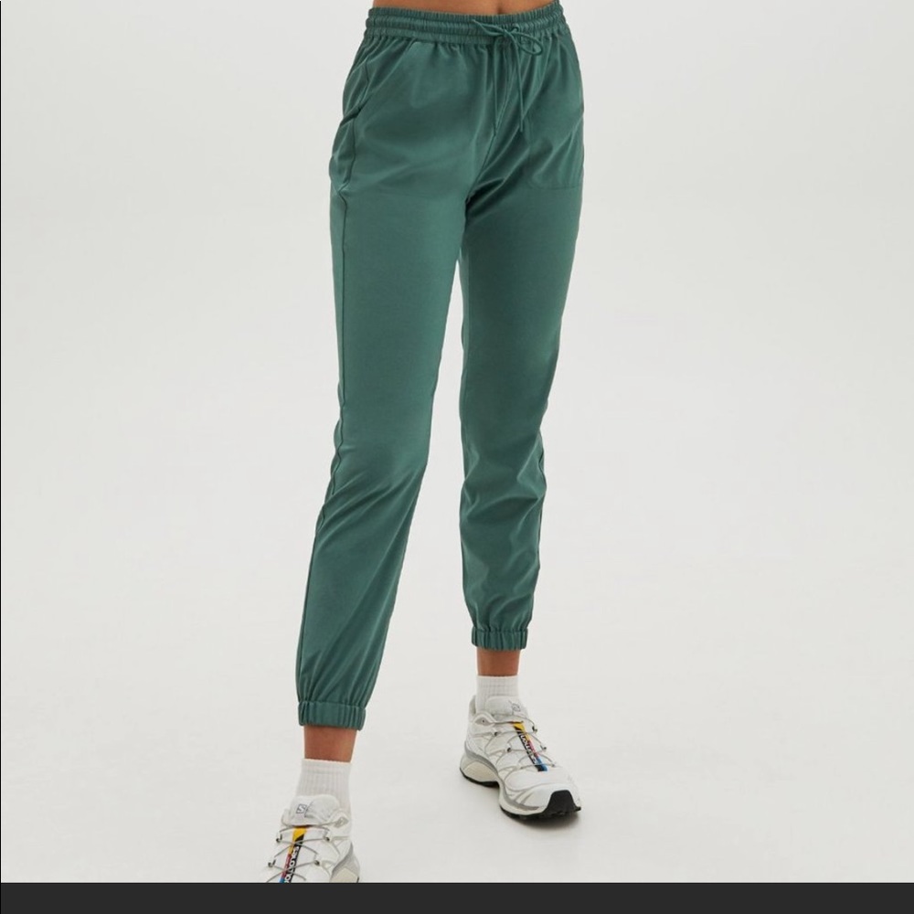 Aritzia TNA Airy Boyfriend Sweatpants Spruce Green
